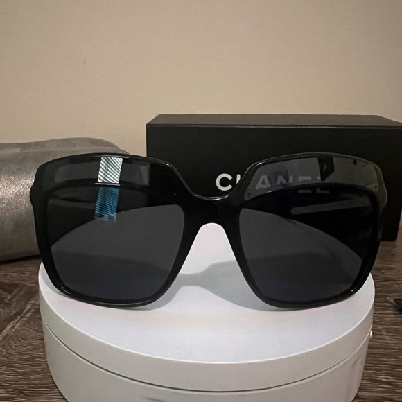 CHANEL 5378 NWOT Square Sunglasses with Grey/Blue Mirror lenses. main image 8